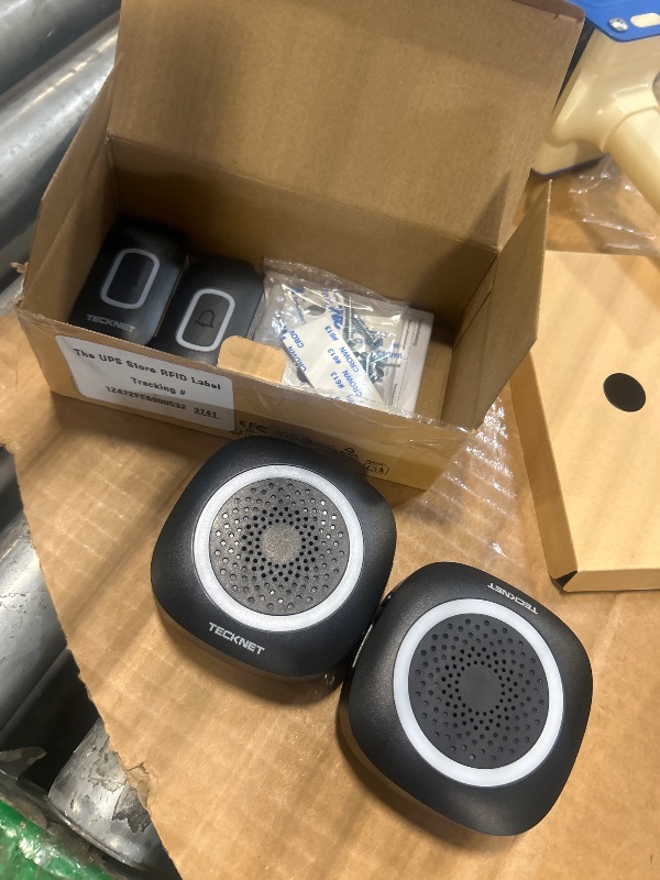 Photo 1 of ****SIMILAR ITEM***
SECRUI Wireless Doorbell with 2 Receivers 2 Push Buttons, Easy installation, Adjustable Volume, 58 Chimes, Colorful LED, 1000Ft Range, M520+F55, Black
