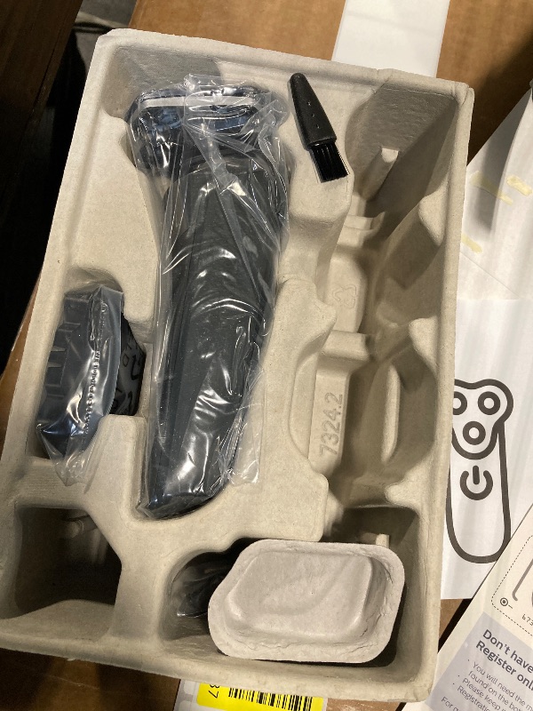 Photo 1 of ***USED*** Philips Norelco Shaver 7200, Rechargeable Wet & Dry Electric Shaver with SenseIQ Technology and Pop-up Trimmer, S7887/82