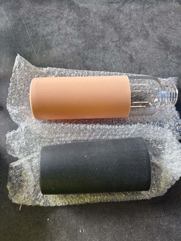 Photo 1 of **MISSING PARTS/LOOK AT LIVE PHOTO**
wangsdjy 21oz Borosilicate Glass Water Bottles with Silicone Non-Slip Sleeve & Leak-Proof Lid-Reusable Drink Bottle for Office,Travel,Gym,Hiking-BPA Free,Ideal Gift for Home,Car &Fitness (Pink+Black)