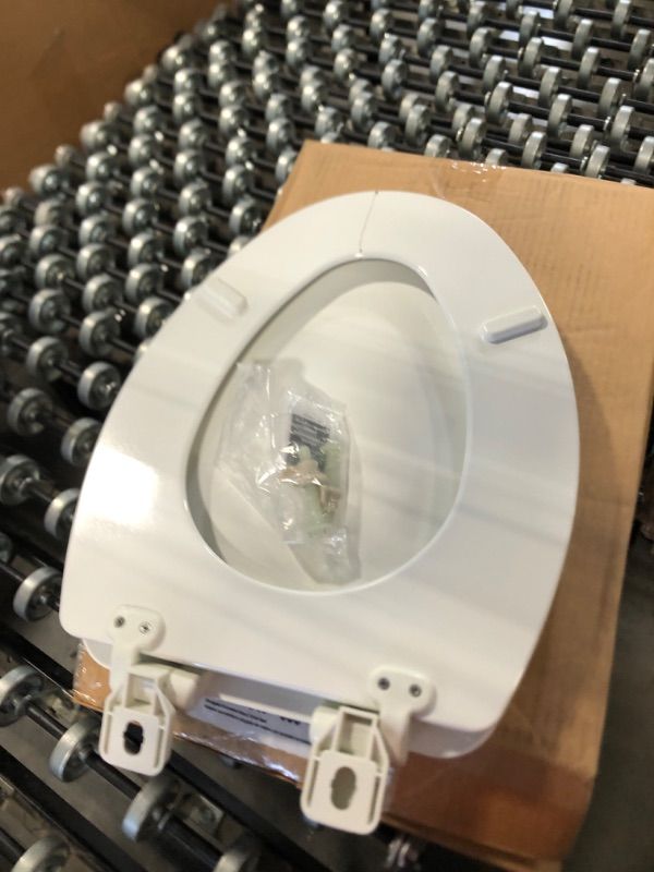 Photo 1 of ** SOLD AS IS, NO REFUND/RETURN** SEE COMMENTS!
Mayfair Linden Slow Close Toilet Seat, Non Slip Heavy Duty Wood, Easy Install, Elongated, White