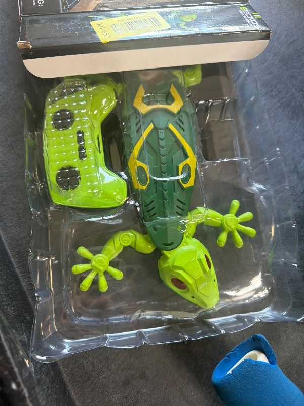 Photo 1 of **SOLD AS IS NO REFUND/RETURN** SEE COMMENTS!~
Envyvip RC Wall Crawler Gecko, Rechargeable Remote Control Robot Kids Toys, Wall Climbing Funny Prank Toys Birthday Gifts for Boys & Girls Ages 4 and Up, Upgrade Low Noise (Green)