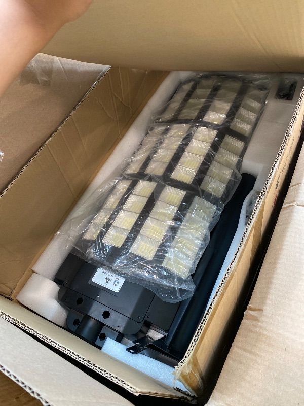 Photo 1 of **UNTESTED**
10000W Solar Street Lights - 7500K IP66 Waterproof Solar Lights Outdoor Motion Sensor with Remote Control, Solar Security Flood Lights Dusk to Dawn Outdoor Lighting for Street, Yard, 2 Pack