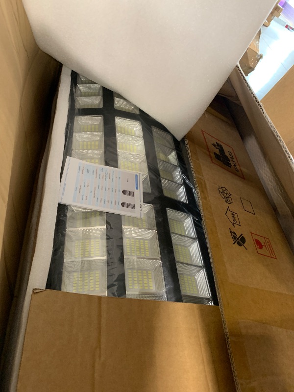 Photo 1 of **UNTESTED**
10000W Solar Street Lights - 7500K IP66 Waterproof Solar Lights Outdoor Motion Sensor with Remote Control, Solar Security Flood Lights Dusk to Dawn Outdoor Lighting for Street, Yard, 2 Pack