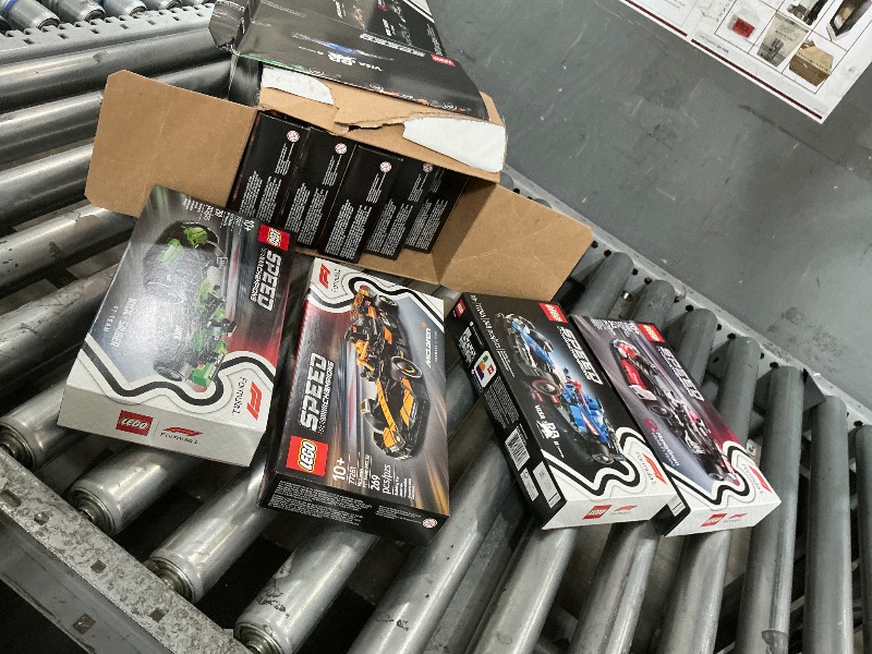 Photo 1 of ***MISSING PARTS***
LEGO Speed Champions Ultimate Formula 1 Collector's Pack - Contains 10 Sets in 1 - Includes Exclusive Poster - Collectible F1 Model Car Kit - Gift for Race Car Fans - 66802