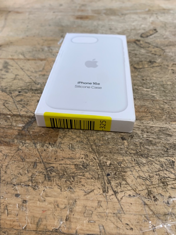 Photo 1 of ***CRACKED BY CHARGING PORT***
Apple iPhone 16e Silicone Case – White ??????