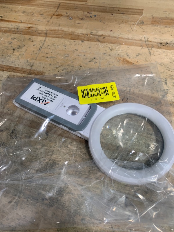 Photo 1 of
Magnifying Glass with Light and Stand, Foldable Handheld Magnifying Glass 18 LED Illuminated Lighted Magnifier for Macular Degeneration, Seniors Reading, Close Work, Coins, Jewelry White