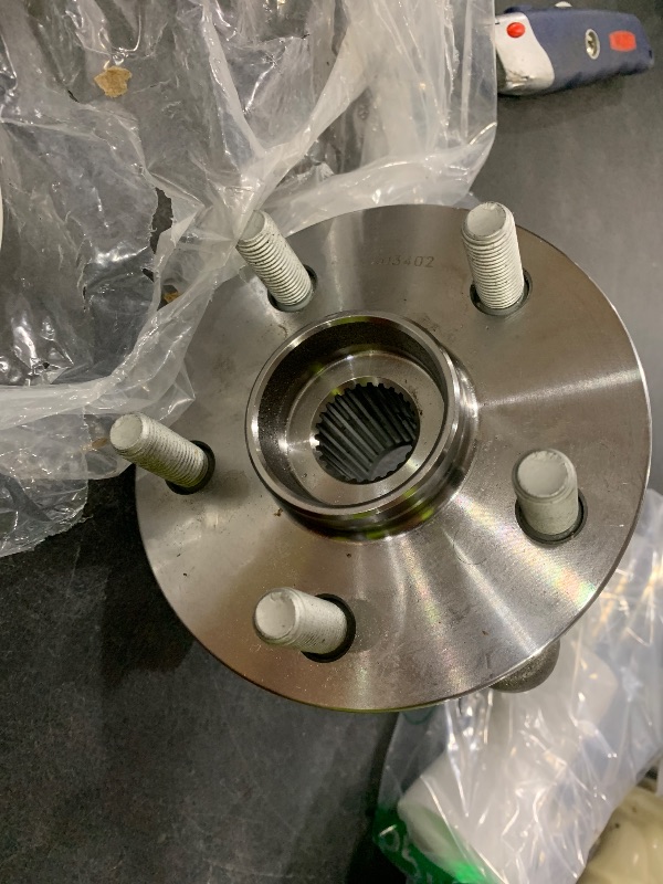 Photo 1 of Detroit Axle - 4WD 2 Front Wheel Bearing Hubs for 1999-2006 Chevrolet Silverado 1500 GMC Sierra 1500 Avalanche Yukon XL Suburban 1500 Tahoe Cadillac Escalade ESV EXT, Wheel Hub and Bearings Assembly(VIEW PICTURES)