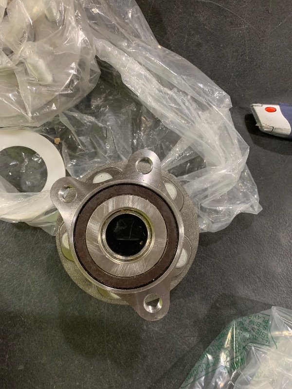 Photo 1 of Detroit Axle - 4WD 2 Front Wheel Bearing Hubs for 1999-2006 Chevrolet Silverado 1500 GMC Sierra 1500 Avalanche Yukon XL Suburban 1500 Tahoe Cadillac Escalade ESV EXT, Wheel Hub and Bearings Assembly(VIEW PICTURES)