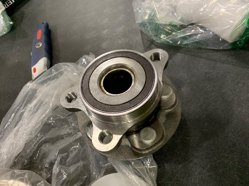Photo 1 of Detroit Axle - 4WD 2 Front Wheel Bearing Hubs for 1999-2006 Chevrolet Silverado 1500 GMC Sierra 1500 Avalanche Yukon XL Suburban 1500 Tahoe Cadillac Escalade ESV EXT, Wheel Hub and Bearings Assembly(VIEW PICTURES)