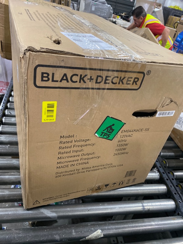Photo 1 of ****NONFUNCTIONAL FOR PARTS ONLY******
BLACK+DECKER Over the Range Microwave Oven with Vent and One-Touch Auto Cooking, 1.7 cu. ft. OTR Over Stove Microwave, Stainless Steel, 1000 Watts, EM044K6CE-SS