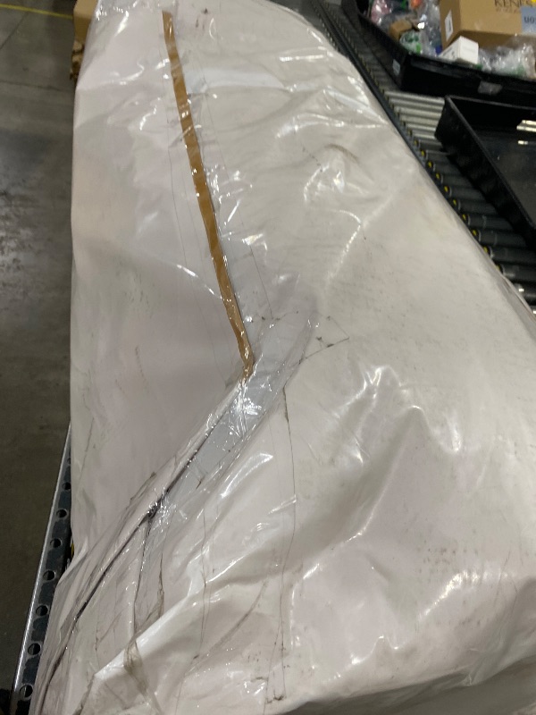 Photo 1 of LARGE RG / BEIGE AND WHITE