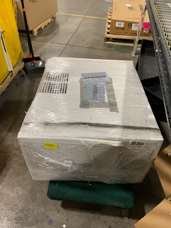Photo 1 of DOES NOT FUNCTION** FOR PARTS*******LG 23,000 BTU 230V Window-Mounted Air Conditioner with 9,200/11,200 BTU Supplemental Heat Function