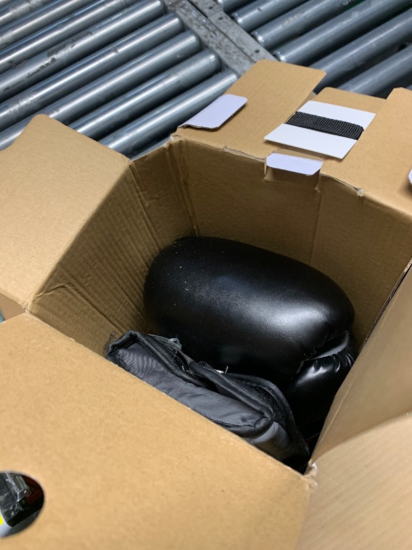 Photo 1 of ***HEAVILY USED***
Everlast Powerlock 2 Boxing Gloves | Heavy Bag Gloves | SyntheticLeather | Men & Women | Training & Sparring Gloves | Ventilated Design | Multi-Layered Foam Padding | Black / Gray, 14 oz