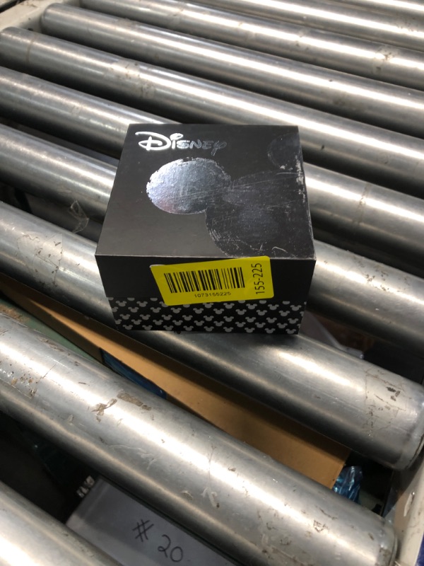 Photo 1 of  Mickey Mouse Moving Hands Watch
(1)