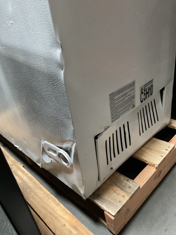 Photo 1 of ****DAMAGED IN TRANSIT**Magic Chef 7.0 cu. ft. Chest Freezer