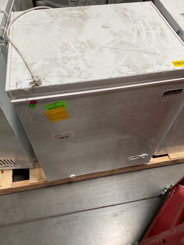 Photo 1 of ***DAMAGED IN TRANSIT**Magic Chef
5.0 cu. ft. Chest Freezer in White