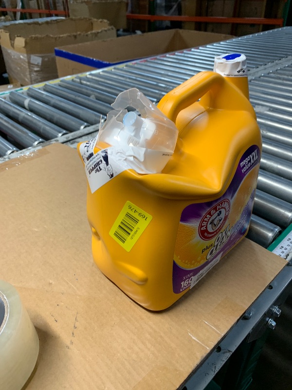 Photo 1 of ***DAMAGE SEE NOTES/PICTURES***
Arm & Hammer Plus OxiClean Odor Blasters Fresh Burst, 160 Loads Liquid Laundry Detergent, 208 Fl oz