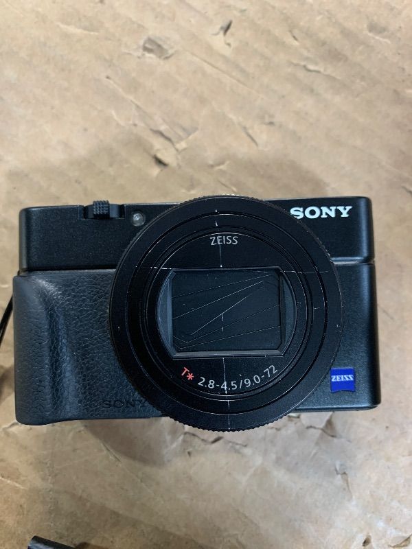 Photo 1 of ***DAMAGED SEE COMMENTS***Sony RX100 VII Premium Compact Camera with 1.0-type Stacked CMOS Sensor (DSCRX100M7)