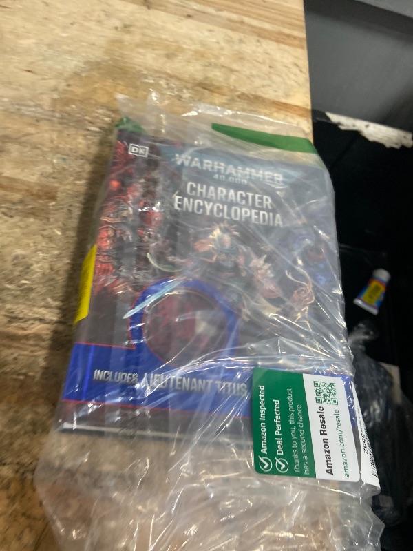 Photo 1 of ***MAJOR DAMAGHE ON SPINE OF BOOK AND MISSING MINIATURE KIT**
Warhammer 40,000 Character Encyclopedia: Includes Lieutenant Titus Miniature