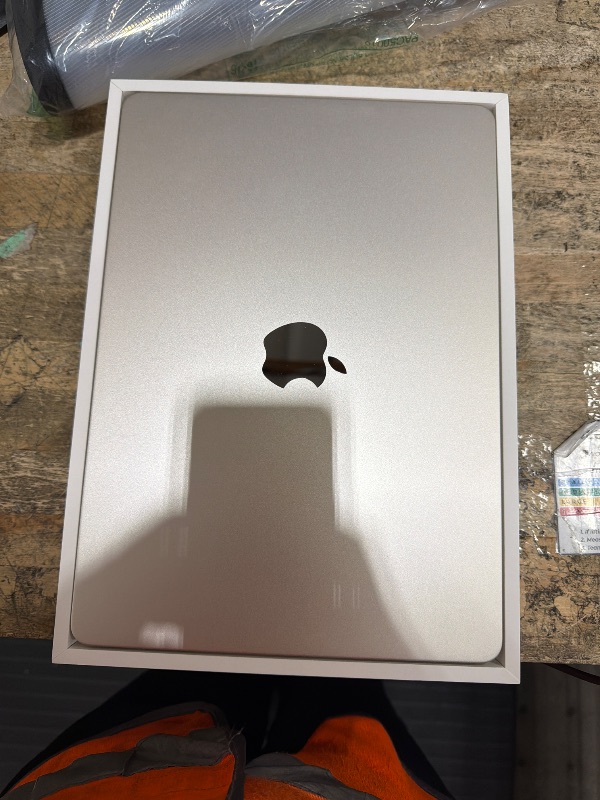 Photo 1 of (Tech. issues) Apple 2026 MacBook Air 13-inch Laptop with M5 chip: Built for AI, 13.6-inch Liquid Retina Display, 24GB Unified Memory, 1TB SSD, 12MP Center Stage Camera, Touch ID, Wi-Fi 7; Starlight