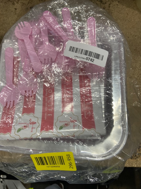Photo 1 of (35 Pack)Pink 8x8 Inch Disposable Aluminum Foil Pans&Square Cake Pans for Parties, Clear Plastic Lids,Eco-Friendly Baking Trays with Stickers&Cake Spoons,Picnics,Casseroles,Takeout,Recyclable Cookware