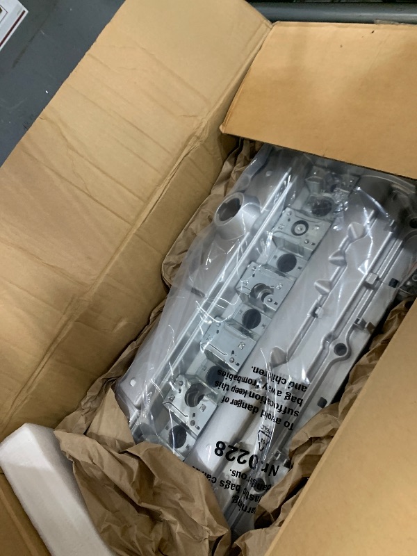Photo 1 of **MISSING GASKET SCREWS AND OIL CAP** Upgraded Aluminum Engine Valve Cover Kit with Gasket Oil Cap Bolts Spark Plug Seals Compatible with 1998-2003 BMW 328i 328Ci 323i 325i 330i 525i 528i 530i X5 Z3 2.5L/2.8L/3.0L Replace 11121432928