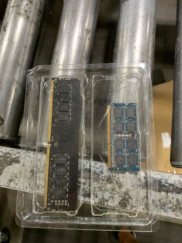 View 2 of USED*hynix 2gb 2rx8 3pc3  & 8gb ddr-IV 2400MHz