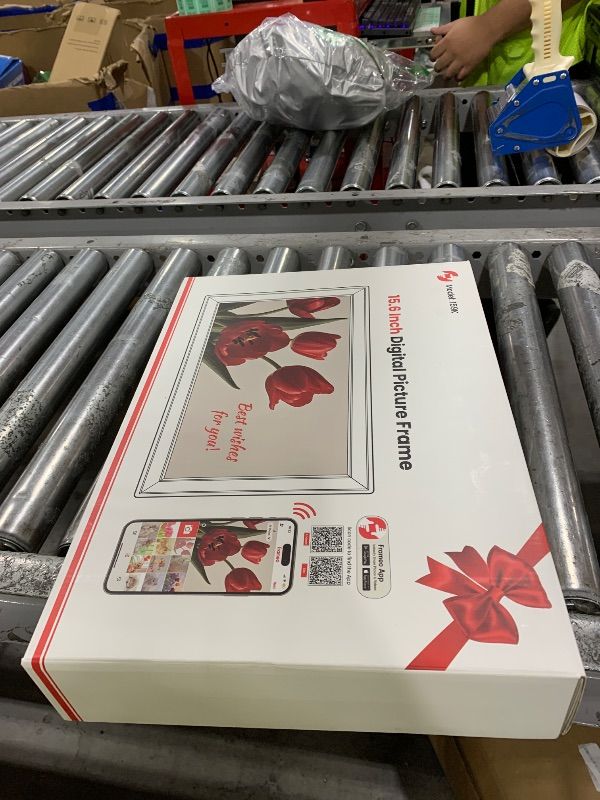 Photo 1 of 10.1" Digital Photo Frame