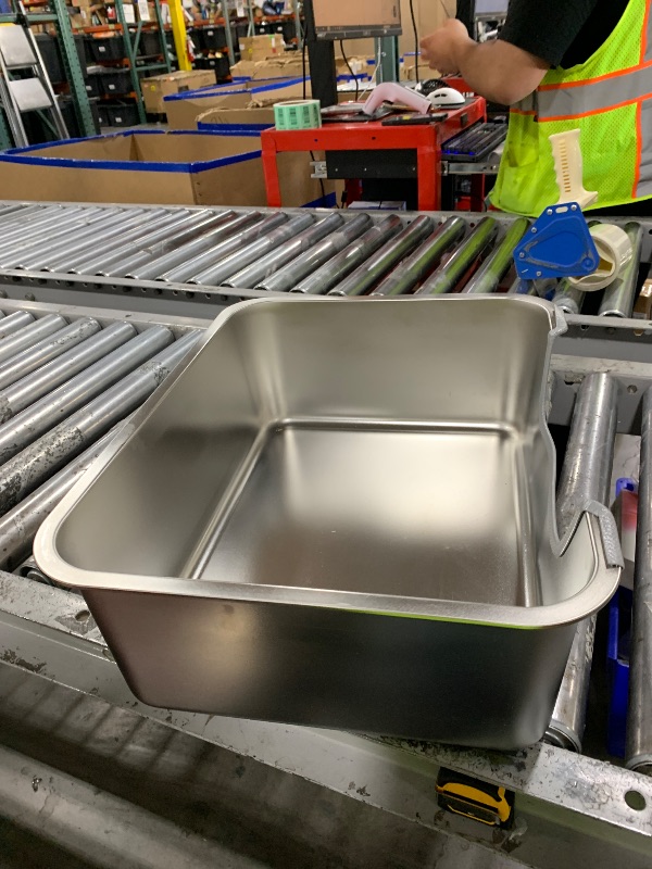 Photo 1 of Ixaro Low Entry Litter Box for Senior Kittens Disabled Cats - Stainless Steel High Sided Enclosed Easy Step in Entry - Large Metal Kitty Litter Box Easy to Clean(17.7"x13.8"x5.9")