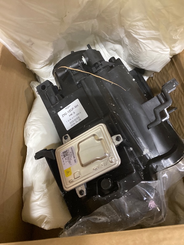 Photo 1 of KAMDKI Right Passenger Side Xenon HID Model Headlight Accessories Compatible for 2014-2018 Jeep Cherokee With Bulbs RH Head lamp Assembly 68102848AF CH2503250