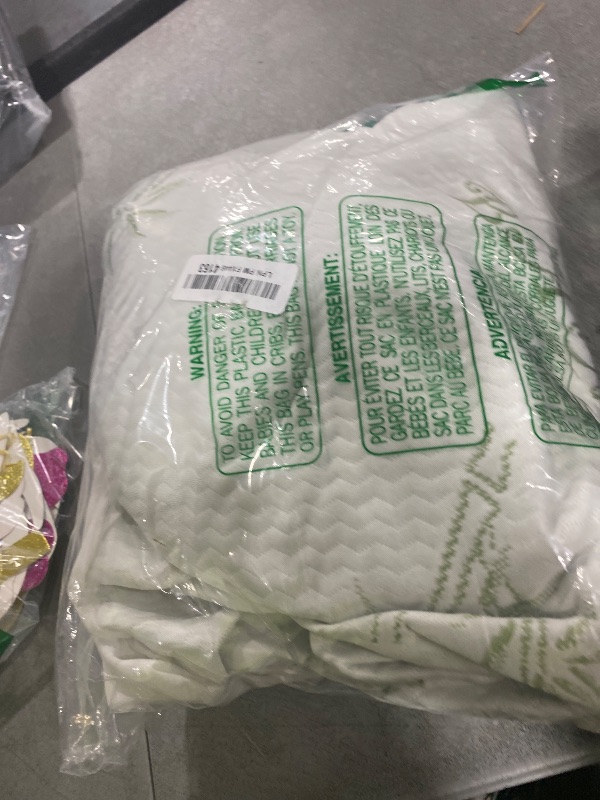 Photo 1 of MUXHOMO Mattress Protector Full Size Bed, 100% Waterproof Mattress Cover, Cooling and Breathable Bed Pad Cover, Deep Pocket 8"-21"