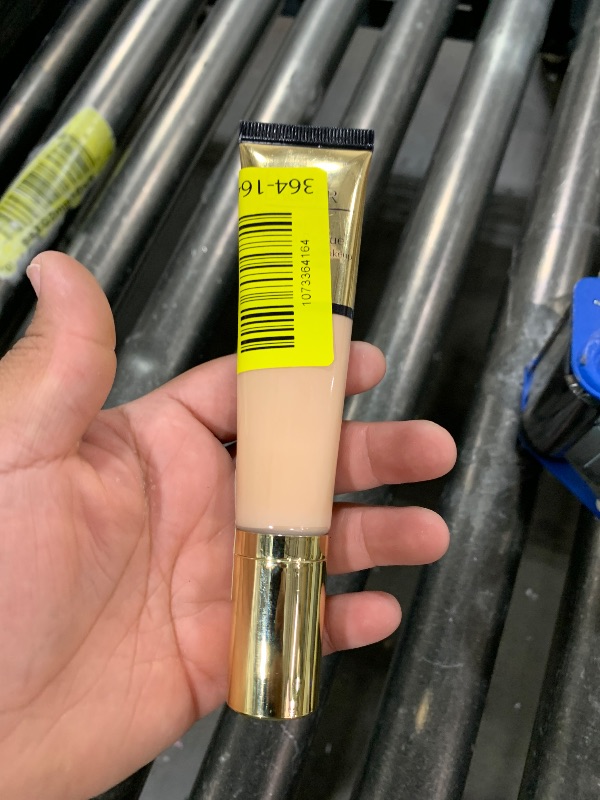 Photo 1 of Estée Lauder Double Wear 24-Hour Maximum Cover Camouflage Foundation for Face and Body SPF 15 | Full Coverage | Tattoo Cover Up Makeup Waterproof, 1.0 Fl Oz, 1C1 Cool Bone