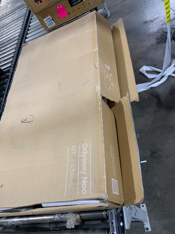 Photo 1 of Samsung Odyssey G7 43 INCH 