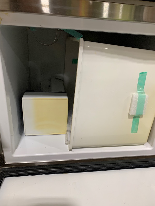 Photo 1 of EdgeStar IB250 15 Inch Wide 20 Lbs. Capacity Free Standing and Undercounter Ice Maker with 25 Lbs. Daily Ice Production - Stainless Steel