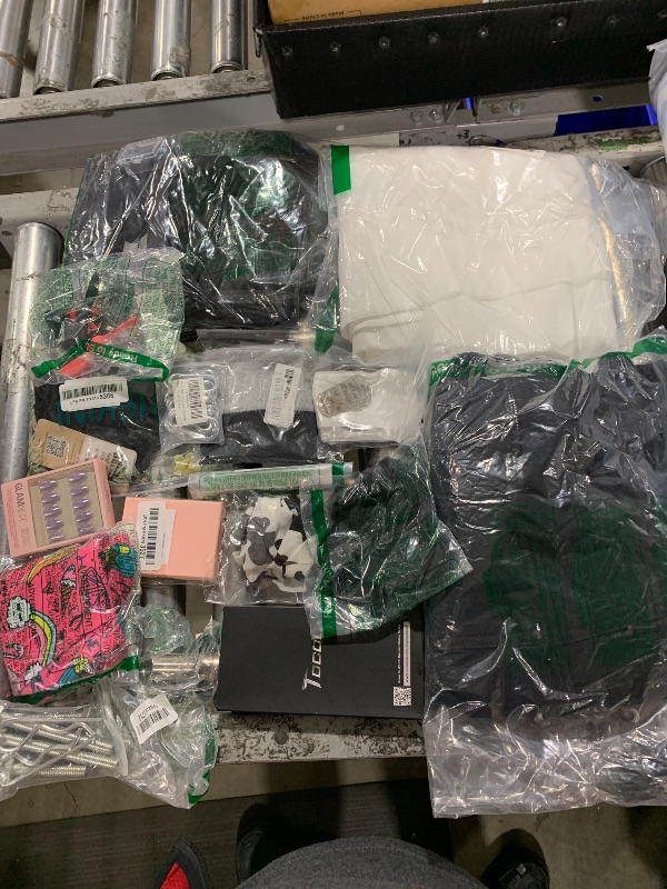 Photo 1 of BOXLOT BUNDLE OF GENERAL MERCHANDISE