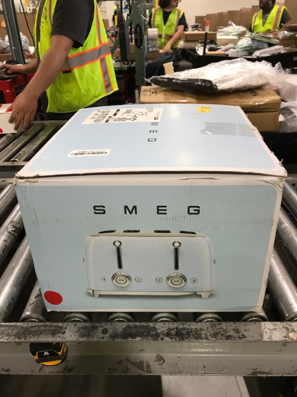 Photo 1 of Smeg 50's Style Retro Aesthetic 4 Slice Toaster 6 Presets Extra Wide Slots Red TSF03RDUS