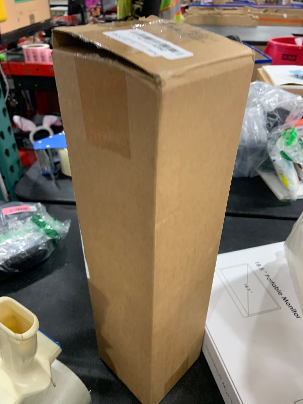 Photo 1 of XunYee 100 Pcs Large Natural Ostrich Feathers Plumes Bulk for Centerpiece 16-18 Inch (40-45 Cm) Feathers for DIY Crafts Christmas Wedding Masquerade Party Decorations(White)