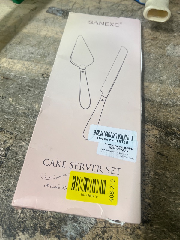 Photo 1 of **Missing the knife** SANEXC Wedding Cake Cutting Set - Gold