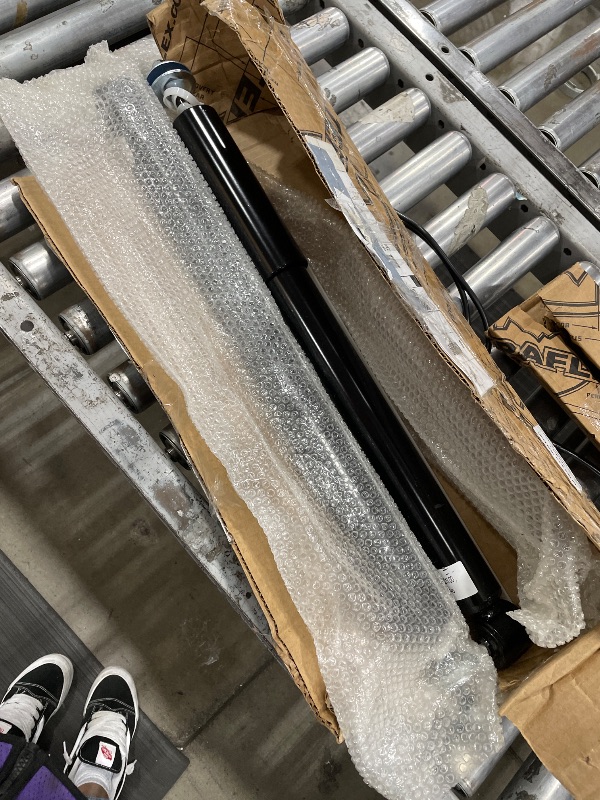 Photo 1 of **SEE NOTES***Detroit Axle - Rear 2pc Shock Absorbers for 1996-2002 Toyota 4Runner