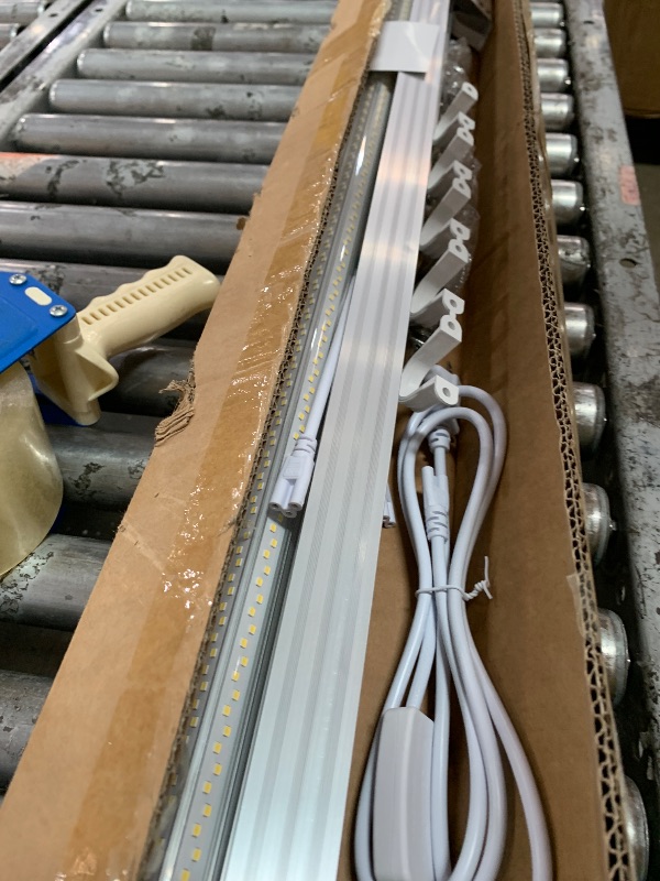 View 2 of ELEKICO 8ft LED Shop Light, highlighting its 100W power, 5000K daylight color, 270-degree beam angle, and 768 LED chips for superior brightness.