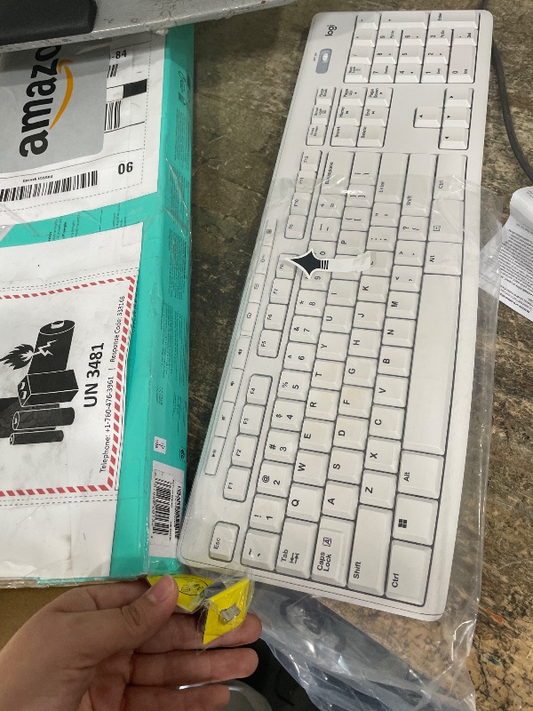 Photo 1 of ***^Missing mouse***Logitech MK270 Full Size Wireless Keyboard and Mouse Combo - Off White