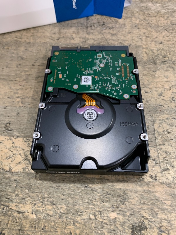 Photo 1 of (untested) Western Digital 8TB WD Blue PC Internal Hard Drive HDD - 5640 RPM, SATA 6 Gb/s, 256 MB Cache, 3.5" - WD80EAAZ