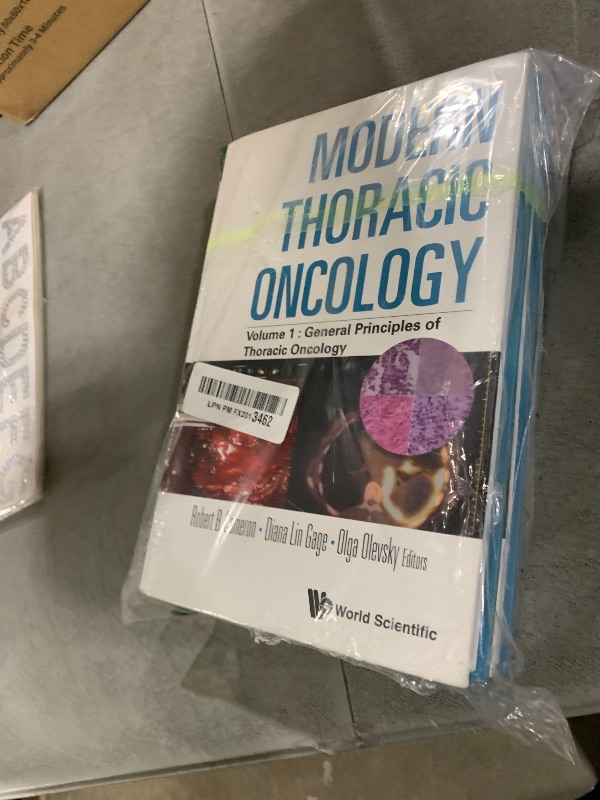 Photo 1 of MODERN THORACIC ONCOLOGY (IN 3 VOLUMES)