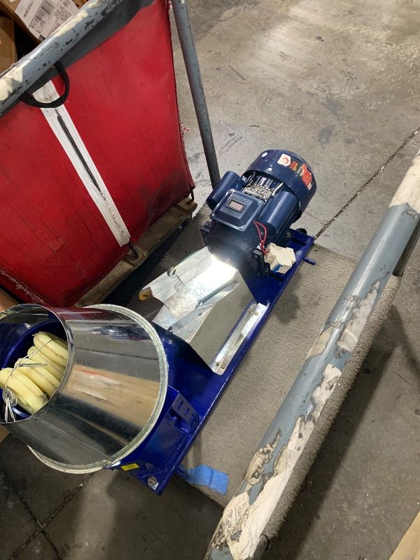 Photo 1 of SIMILAR TO PHOTO---------------------------Dewinston 220V Feed Pellet Mill Machine with 4 Head Rollers for Farm Chicken Duck Livestock Poultry 2.5/3/4/5/6/8mm Grinding Discs 330-507 lb/h