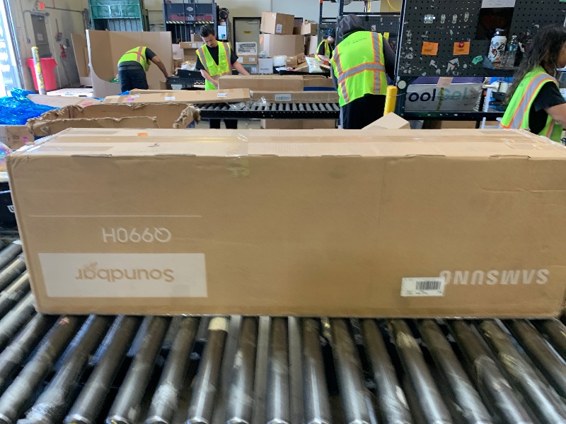 Photo 1 of Samsung Q-Series Soundbar HW-Q990H 11.1.4ch with Wireless Subwoofer & Rear Speakers, Wireless Dolby Atmos, Q-Symphony, SpaceFit Sound Pro, Adaptive Sound, Game Mode Pro, Alexa Built-in (2026 Model)198957269394