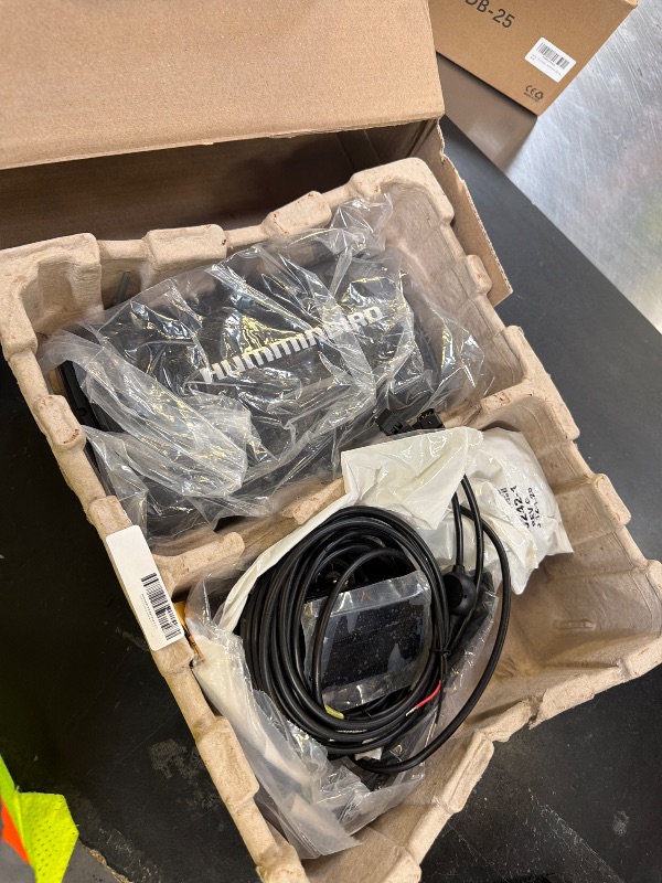 Photo 1 of Humminbird Helix 7 G4N GPS Fish Finder with Transducer & MEGA Side Imaging