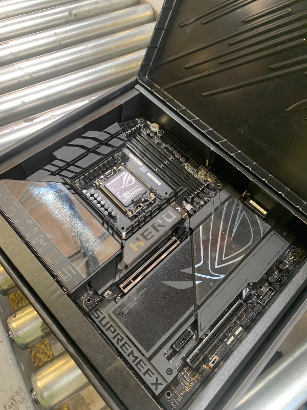 Photo 1 of ASUS ROG Maximus Z890 Hero Intel® Z890 LGA 1851 ATX Motherboard, Advanced AI PC-Ready, 22+2+1+2 Stages, DDR5, WiFi 7, 3X PCIe® 5.0 M.2, Thunderbolt™ 4, USB Type-C®, AI Overclocking/Cooling/Networking