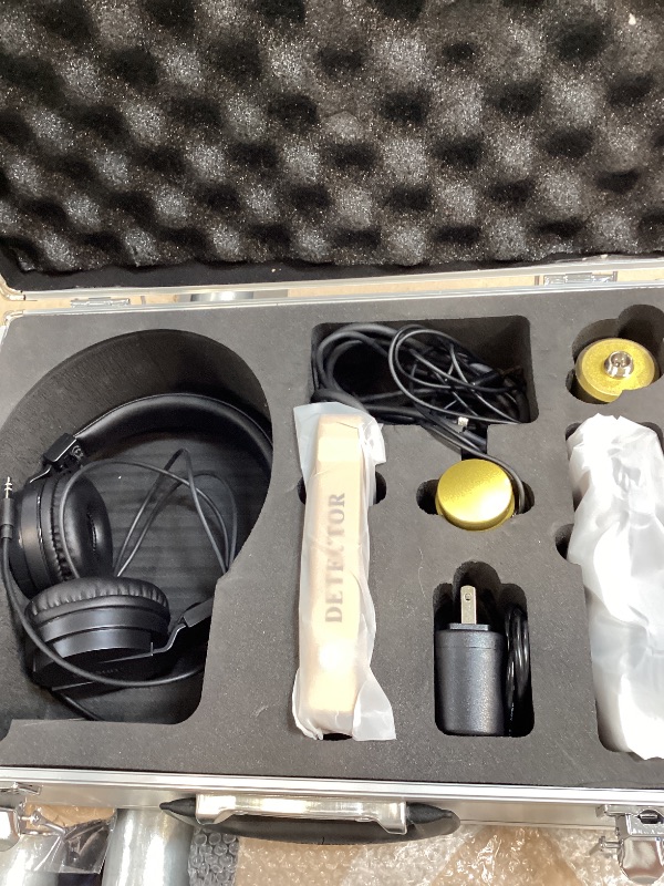 Photo 1 of Underground Water Leak Detector, Water Pipe Leak Detector, Two Size Sensors Precise Positioning, High-Sensitivity Digital Display Leakage Sensor, Carrying Case