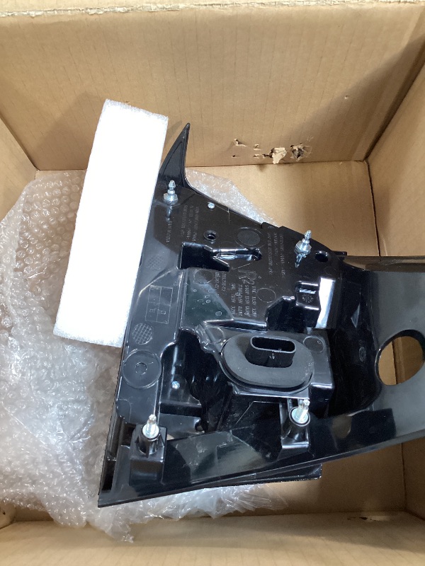 Photo 1 of Aojezoor 4-PIN Rear Tail Light Assembly Compatible With 2019-2024 Tesla Model Y Rear Passenger Side Brake Outer LED Tail Lamp Replaces# 1502087-00-D