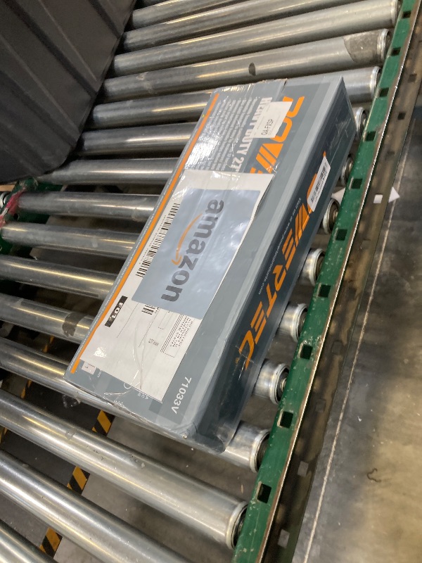 Photo 1 of POWERTEC Extendable Floor and Wall Roller for Vinyl Flooring, Tile & Linoleum Roller with Extendable 17" to 27" Handle, 7.5" Wide for LVP, Veneer, Carpet, Wall Coverings, 1PK (71033V)